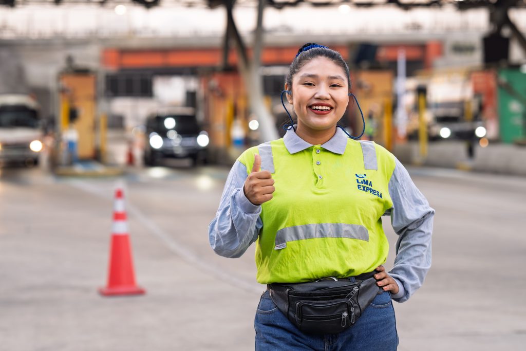 Smiling woman - Lima Expresa - Peru