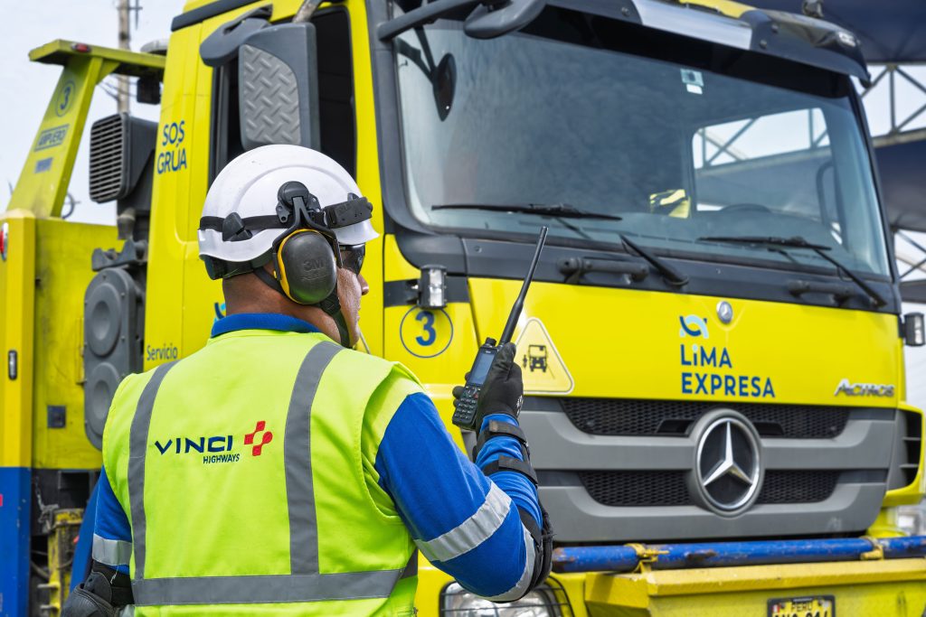 Lima Expresa - Peru - Construction vehicle and operator